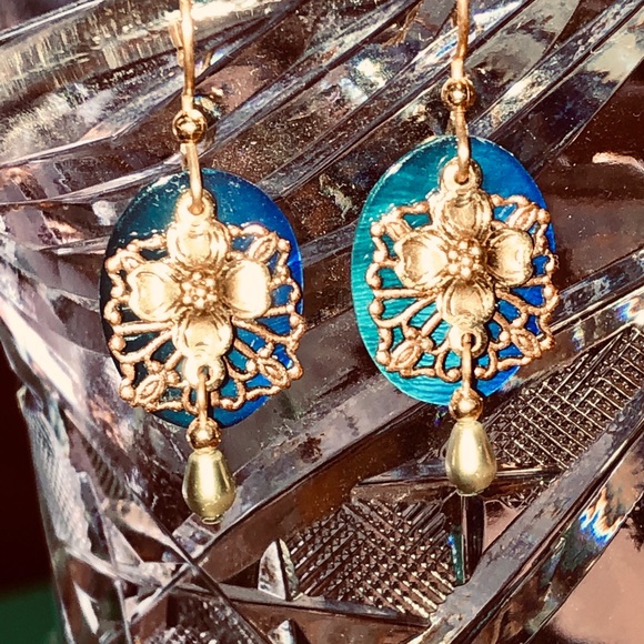 🆕 🌾 Lovely Floral Earrings 🌾 - Picture 1 of 4